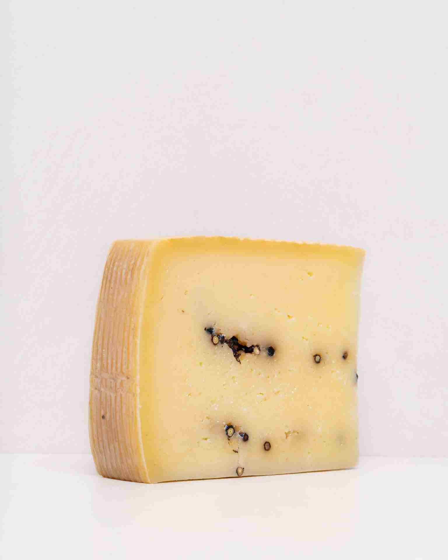 Pecorino Stagionato Pepato