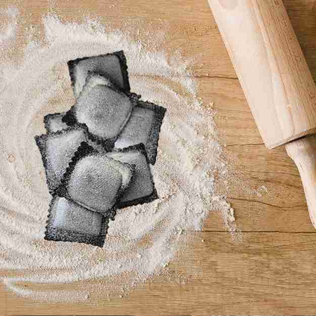 Ravioli al nero di seppia